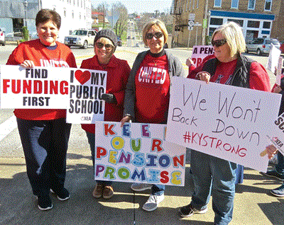 Adair County teachers rally at home. (ColumbiaMagazine.com photo by Ed Waggener)